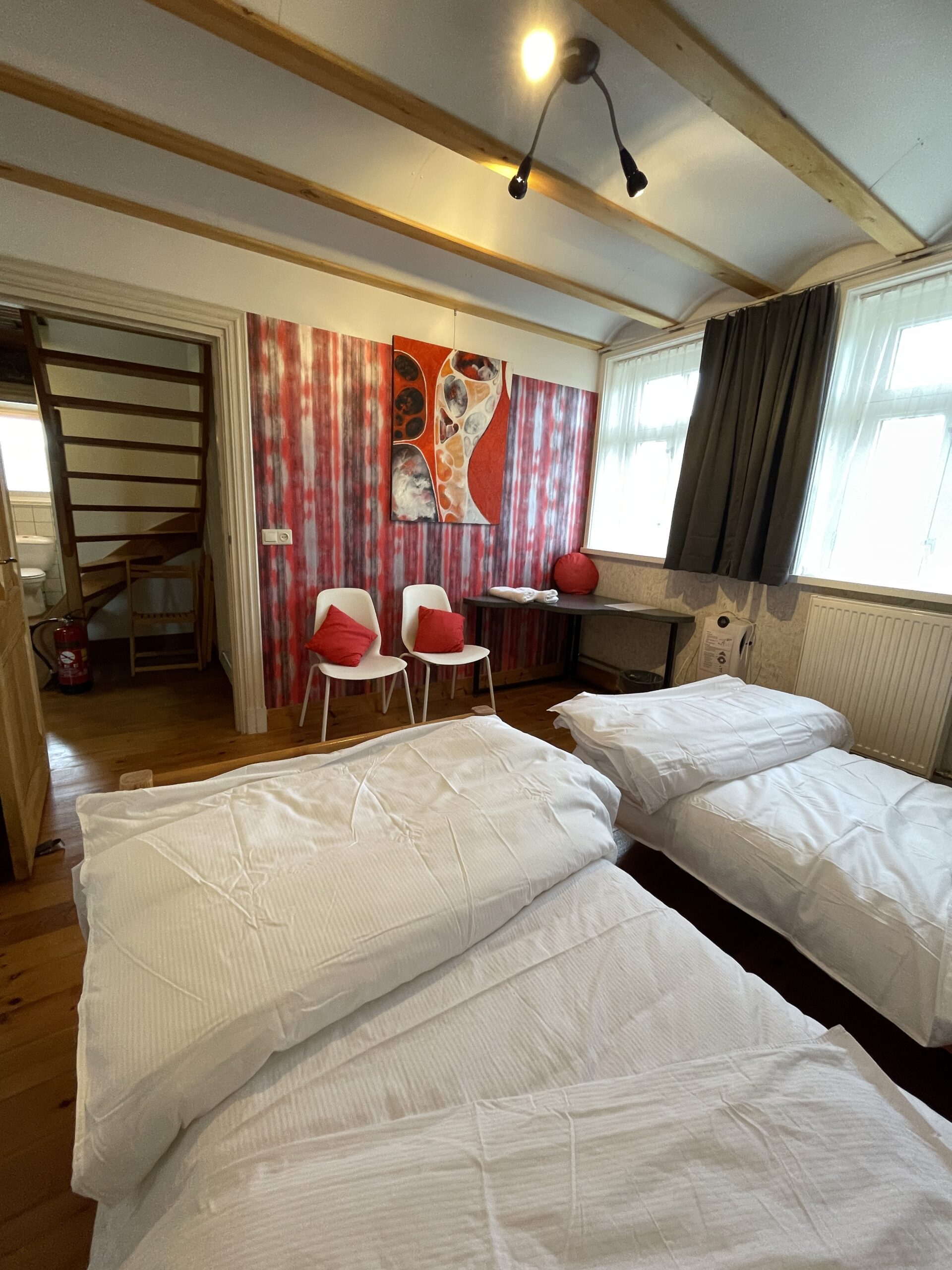 Rode kamer in boerderij gebouw Rode kamer in boerderij gebouw